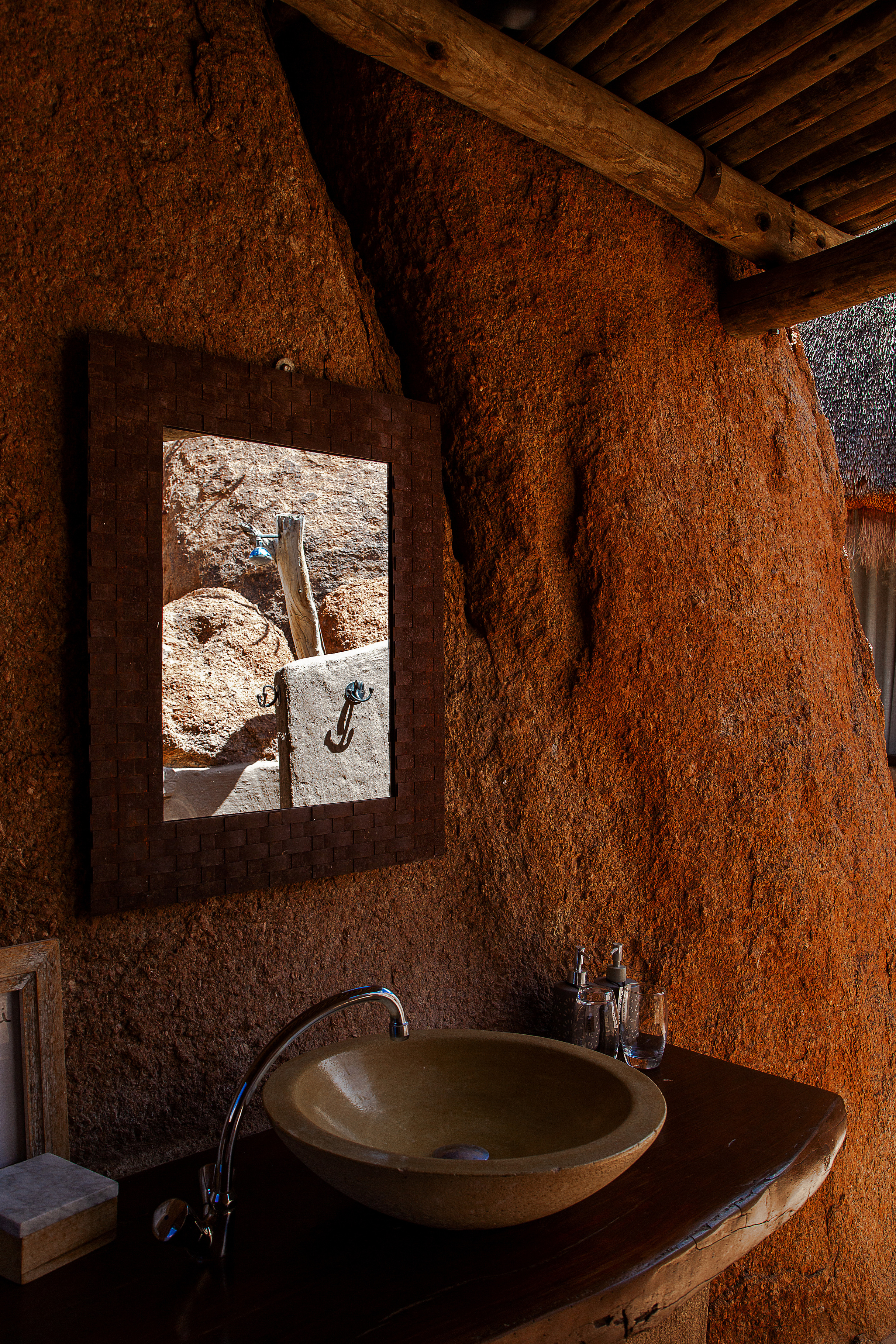 Mountain lodge interior, layered textiles, warm lamplight